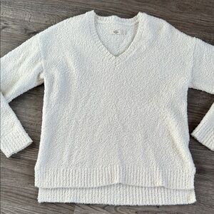 UGG Cozy Boucle V-Neck Sweater Cream White Size Large Soft Plush Knit